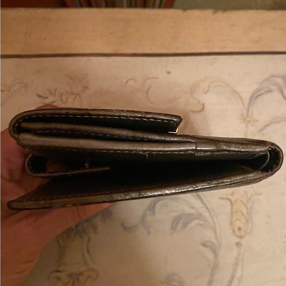 Gucci - GUC - Metallic Guccissima Monogram Bifold Wallet with Gold Accent - Picture 12 of 12